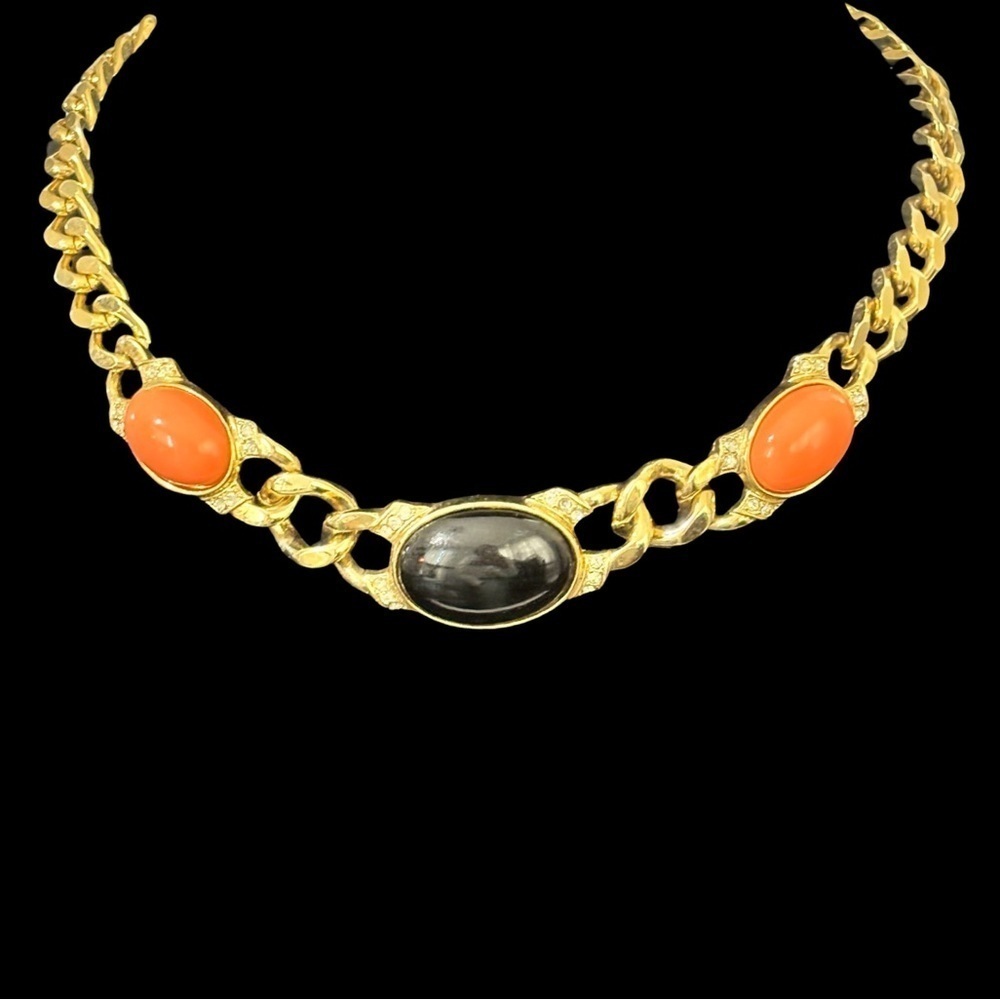 Gold tone acrylic vintage necklace